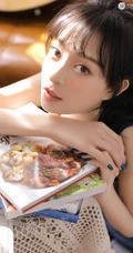 高颜值苗条白皙浅粉小妹小姐姐肩带背心牛仔热裤气质文艺写真