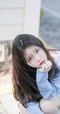 海边浅粉女生小妹蓝衣短裙吸睛荡魄戏水露纤细线条线条感写真图片
