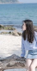 海边浅粉女生小妹蓝衣短裙吸睛荡魄戏水露纤细线条线条感写真图片