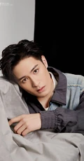 牛子藩休闲拼接牛仔夹克纱清爽帅气写真图片