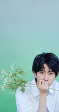 新疆乌鲁木齐帅哥于朦胧白色衬衣背心清新写真图片
