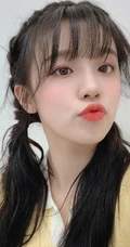 女生歌手宋雨琦微博晒嘟嘴卖萌可爱自拍照片