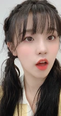 女生歌手宋雨琦微博晒嘟嘴卖萌可爱自拍照片