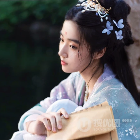 文雅书香气的古风女生