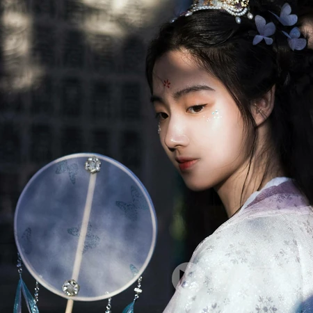 文雅书香气的古风女生