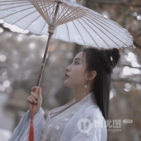 执油伞仙气十足的白衣古风女生