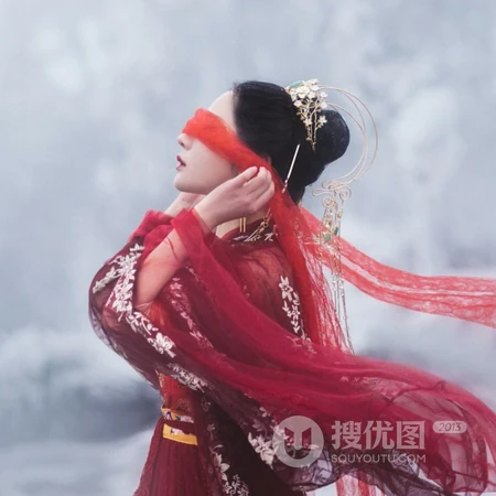 飘带遮眼穿新娘装的柔美古风女生头像