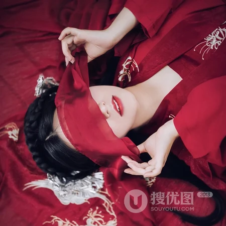 飘带遮眼穿新娘装的柔美古风女生头像