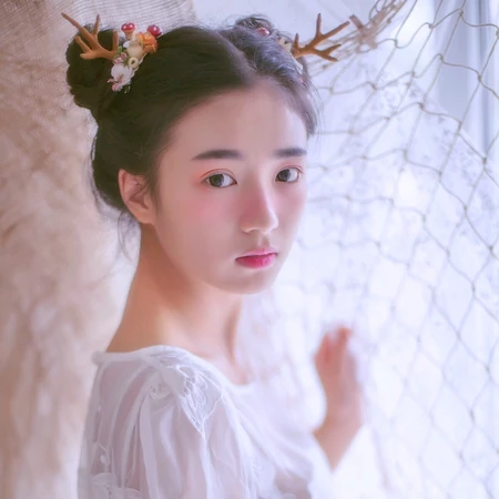双丸子头的森系女生个性微信头像