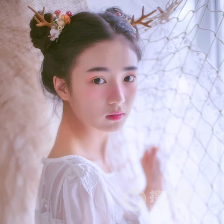 双丸子头的森系女生个性微信头像