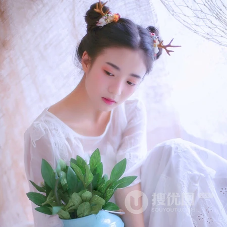 双丸子头的森系女生个性微信头像