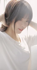 娇小清新白皙美丽女孩白色T恤原味家居服居家室内写真美图
