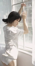娇小清新白皙美丽女孩白色T恤原味家居服居家室内写真美图