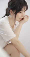 娇小清新白皙美丽女孩白色T恤原味家居服居家室内写真美图