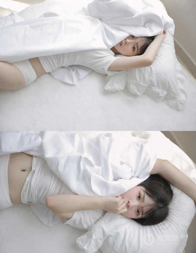 娇小清新白皙美丽女孩白色T恤原味家居服居家室内写真美图