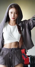 紧身衣，匀称身形，蔡卓宜运动健身美照，容貌秀丽，腹肌明显