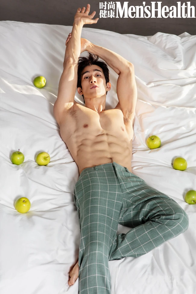 香港帅哥李治廷超然肌肉写真大片登《时尚健康》杂志封面