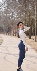蔡卓宜气质图片，马来西亚女星蔡卓宜肩带背心系列气质图片