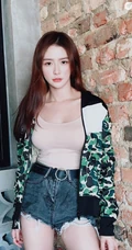 蔡卓宜气质图片，马来西亚女星蔡卓宜肩带背心系列气质图片