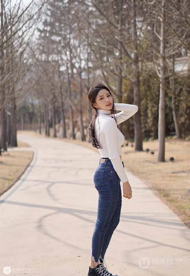 蔡卓宜气质图片，马来西亚女星蔡卓宜肩带背心系列气质图片