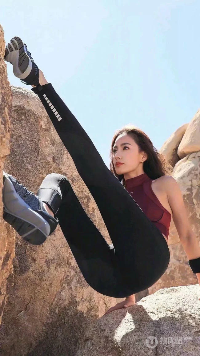 悬崖上攀岩的长发身材超好的大长腿美女手机壁纸