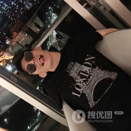 霸气潮男潮女情侣真人头像裁剪一人一半对图