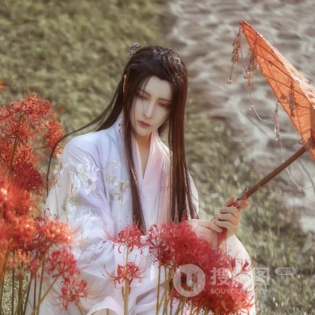 古风美过满地红花的古风美男子头像