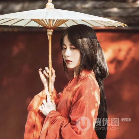 油伞难遮盛世美颜，冷酷绝美古风红衣女子唯美头像图片