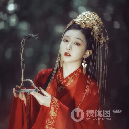 油伞难遮盛世美颜，冷酷绝美古风红衣女子唯美头像图片