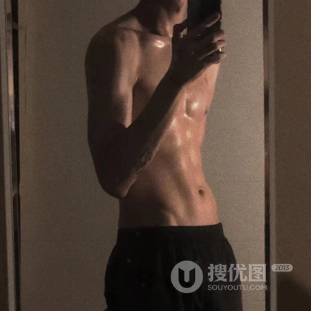 秀腹肌的健身型男个性头像，霸气肌肉男头像图片