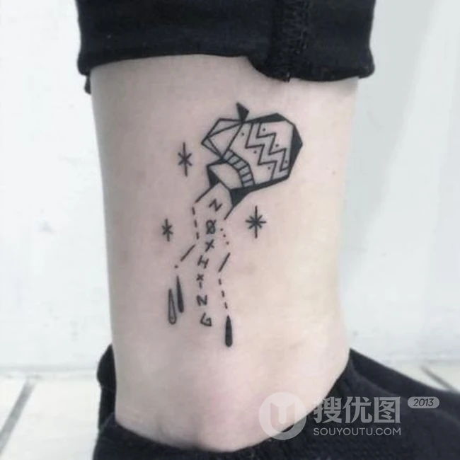 水瓶座纹身图案，适合女生的各部位水瓶星座纹身图案图片 第2张