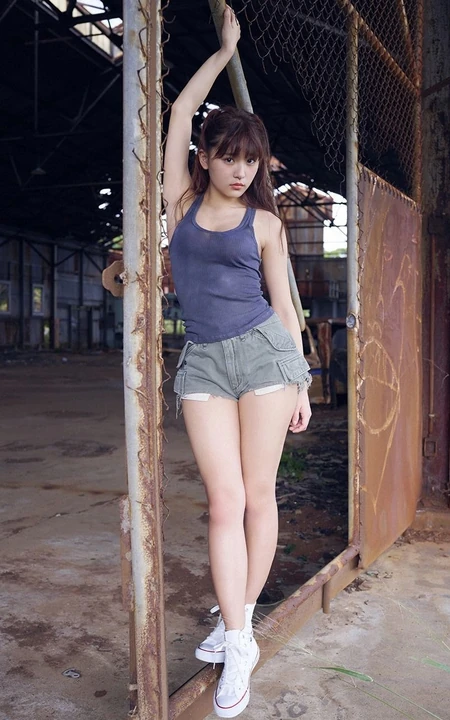 21岁童颜身形匀称白皙女生浅川梨奈气质写真图片集