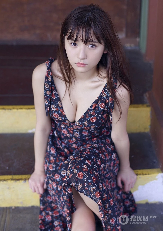 21岁童颜身形匀称白皙女生浅川梨奈气质写真图片集