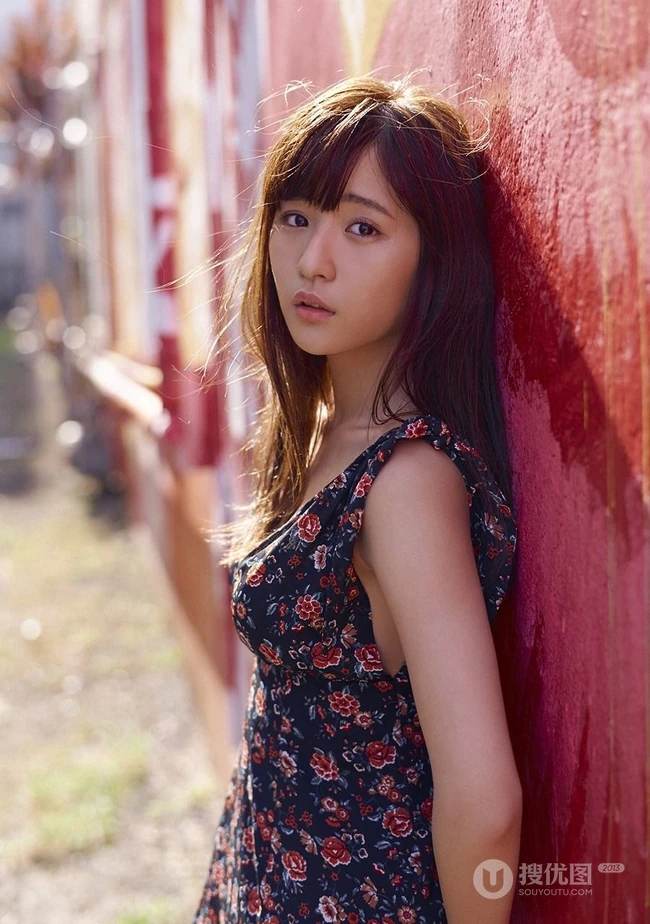 21岁童颜身形匀称白皙女生浅川梨奈气质写真图片集