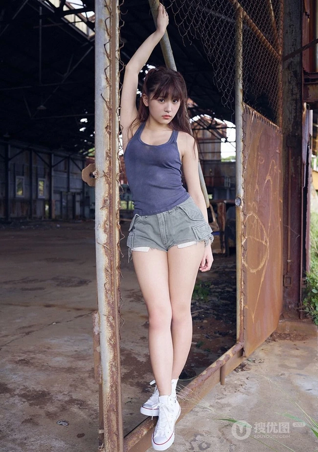 21岁童颜身形匀称白皙女生浅川梨奈气质写真图片集