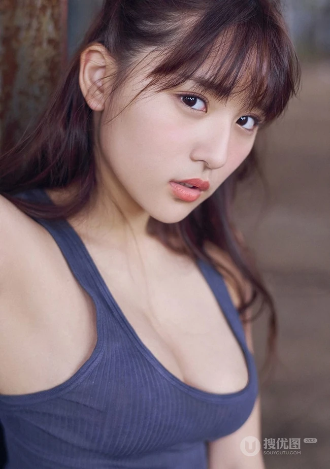 21岁童颜身形匀称白皙女生浅川梨奈气质写真图片集