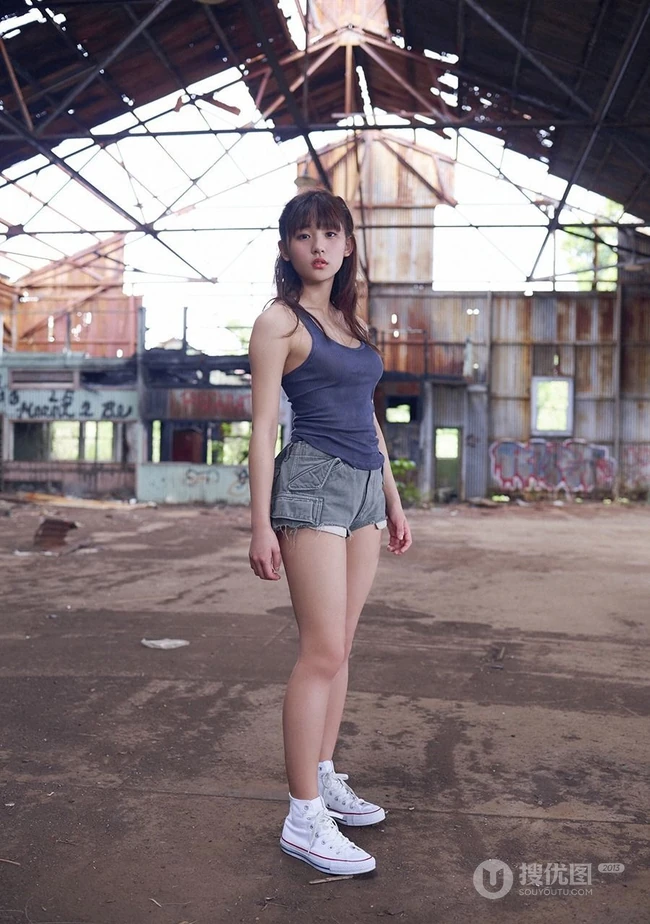 21岁童颜身形匀称白皙女生浅川梨奈气质写真图片集