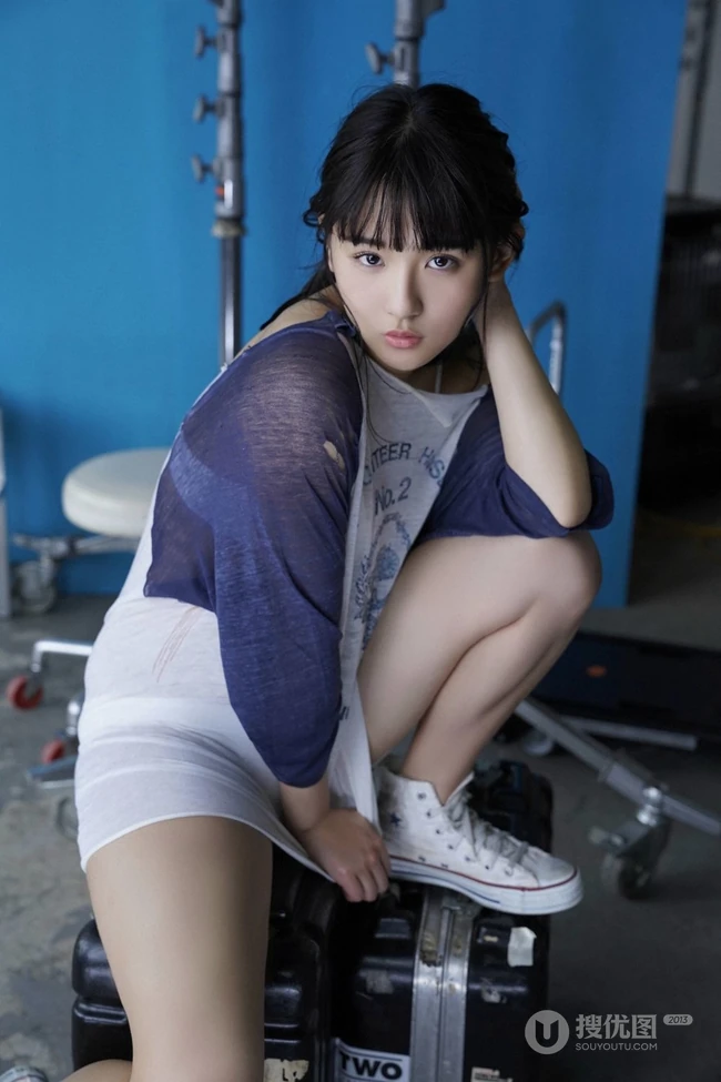 21岁童颜身形匀称白皙女生浅川梨奈气质写真图片集
