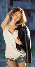 气质苗条大长腿女生姚梦琪cos吃鸡写真美照，一展飒爽酷女英姿