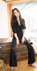 气质绝美气质柔女生神穆菲菲多套服饰把腿张开气质写真图片