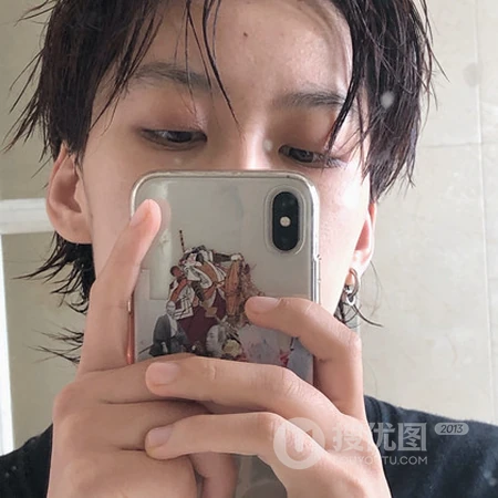 抱宠物狗狗的男生，吸烟耍酷的帅哥头像4月18日更新