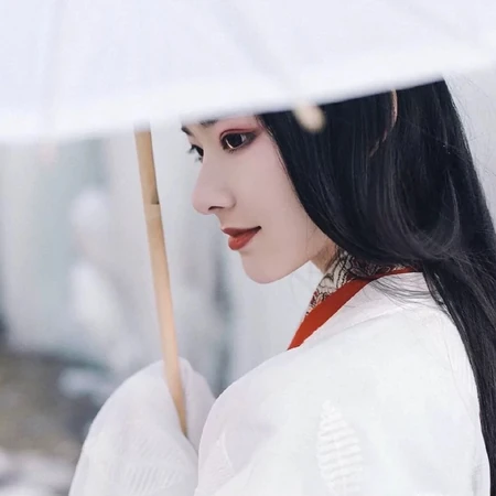 撑油纸伞的美人绝美回眸一笑头像图片，太仙了！