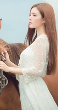 牵着马的长发高冷美女等手机壁纸4.19推荐