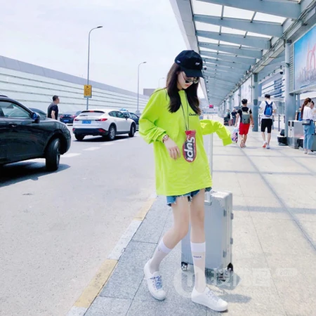 帅哥女生情侣户外时尚街拍两人一对裁剪头像