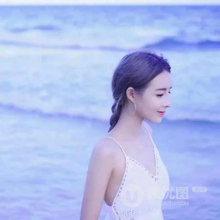 情侣开车出行，开黑等创意自拍一人一半头像图片