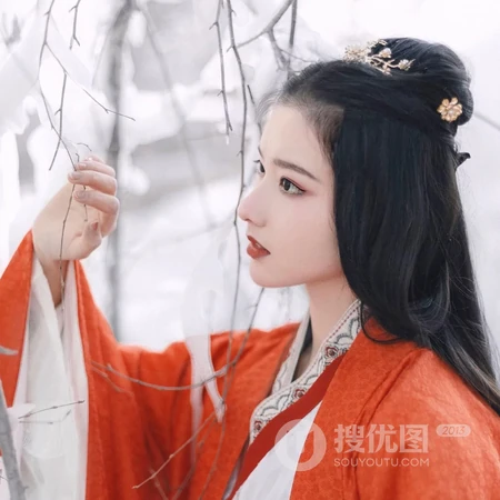 雪中受伤的红衣古风QQ女生头像，香消玉殒惹人怜