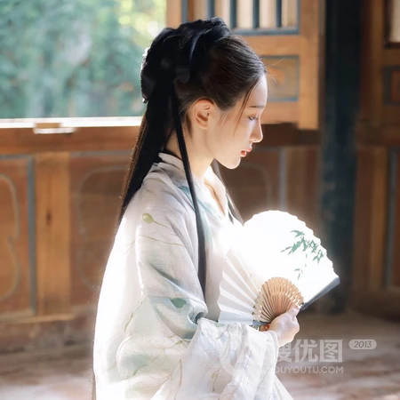 竹林中的白衣侠女头像，仙气飘飘，真美！