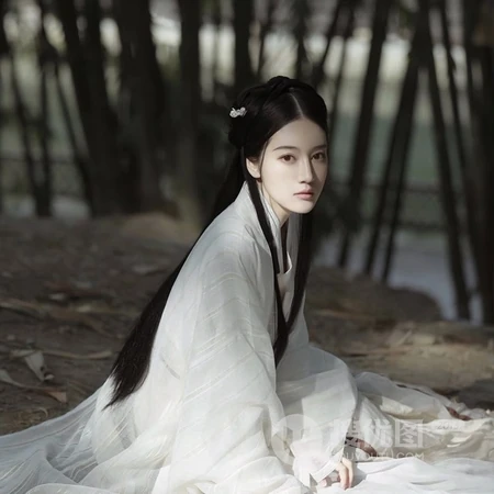 竹林中的白衣侠女头像，仙气飘飘，真美！