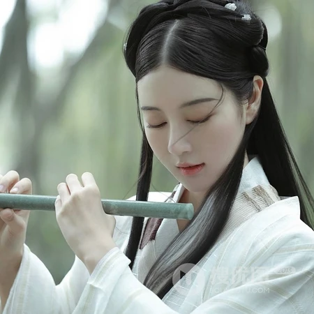 竹林中的白衣侠女头像，仙气飘飘，真美！