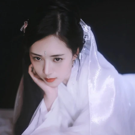 纯黑背景的古风仙气气质女生唯美摄影QQ头像